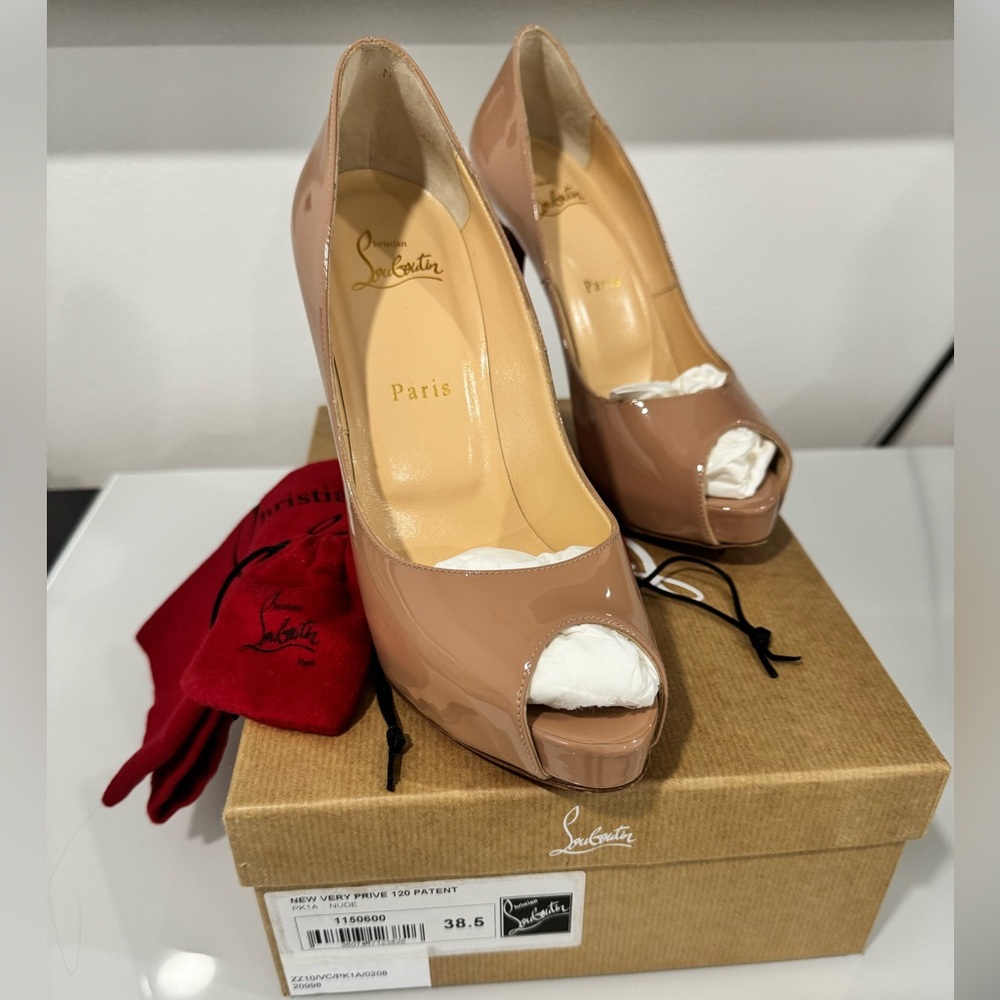 Very Prive 120 Patent Nude size 38.5